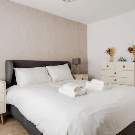 Villa Newly Renovated House Near Trafford Centre Manchester Esterno foto