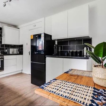 Villa Newly Renovated House Near Trafford Centre Manchester Esterno foto