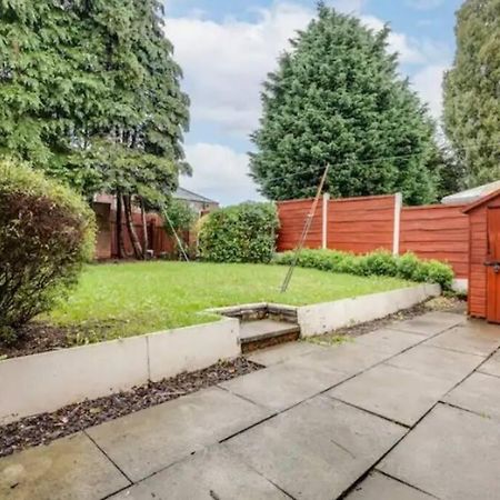 Villa Newly Renovated House Near Trafford Centre Manchester Esterno foto