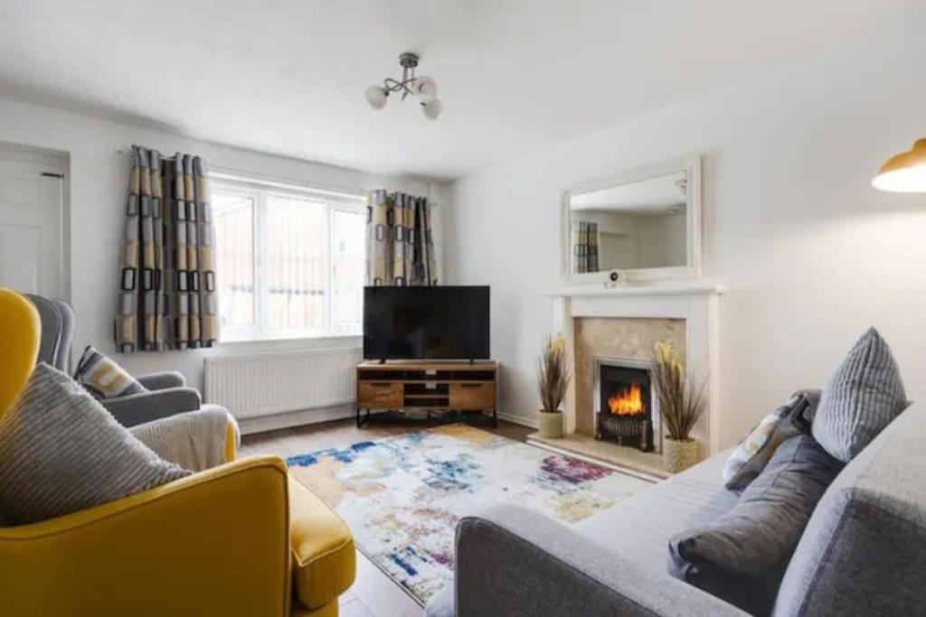 Villa Newly Renovated House Near Trafford Centre Manchester Esterno foto
